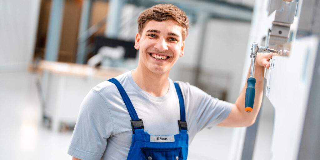 Mitarbeiter Elektroniker bei Nowofol